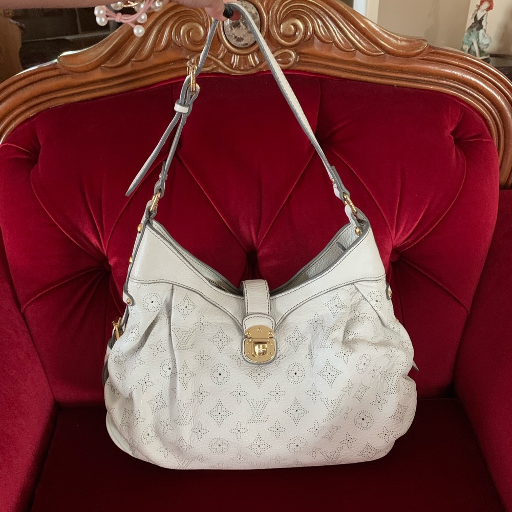 Louis Vuitton Mahina Leather tote bag